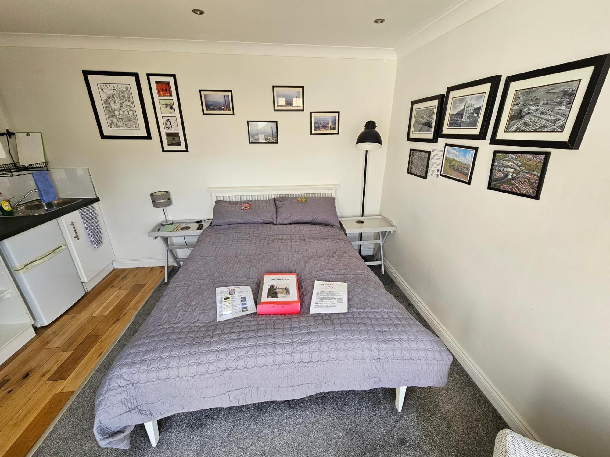 Modern Immaculate Studio With Ac & Parking, Outside The Caz Bristol Eksteriør bilde